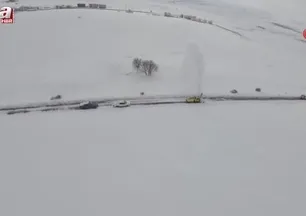 Arpalı Beldesi güne kar yağışıyla uyandı