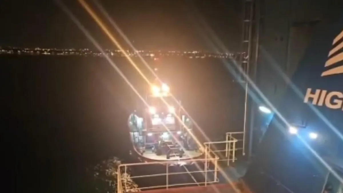 Ahırkapı'da dökme yük gemisi karaya oturdu