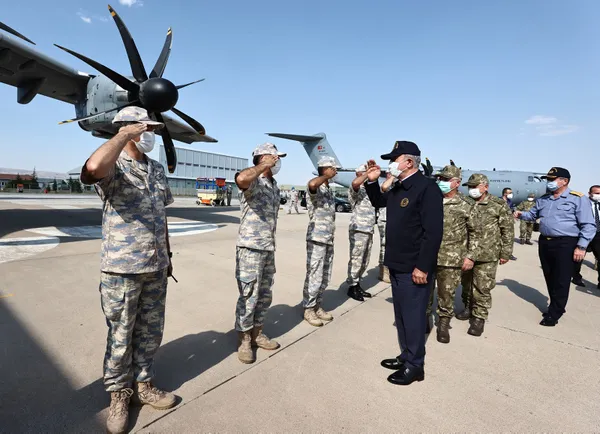 Son dakika: Yeni uçuş eğitim yılı başladı! Milli Savunma Bakanı Hulusi Akar kokpitte