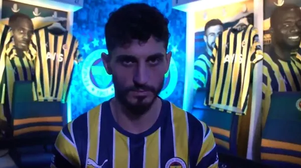 fenerbahce-yeni-transferi-samet-akaydina-formayi-giydirdi-1673450457379.jpg Fenerbahçe yeni transferi Samet Akaydın'a formayı giydirdi - 2