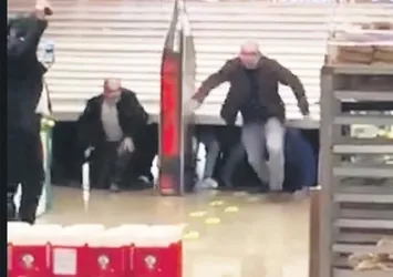 Müthiş Cuma'da iPhone izdihamı