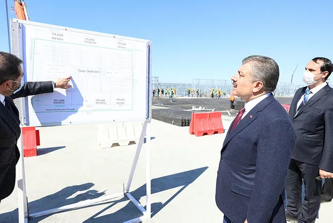 Bakan Koca yapımı inşa edilen hastanelerde incelemelerde bulundu
