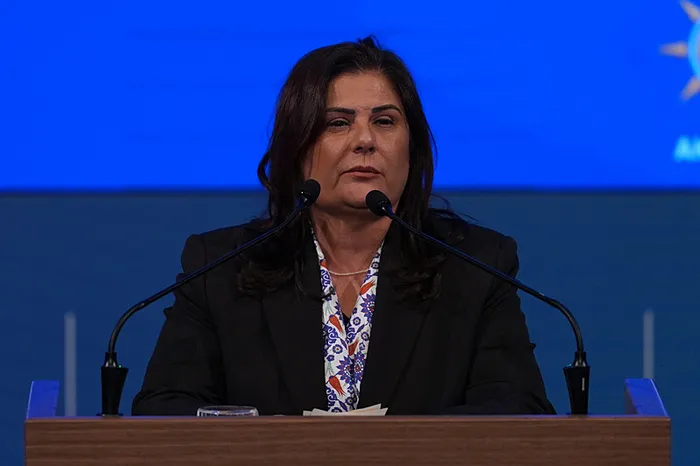 Özlem Çerçioğlu’na CHP eziyeti! Rant çetesi istifa ettirdi! İşte gerçekler