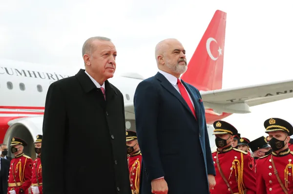 Yunan medyasına röportaj veren Arnavutluk Başbakanı Edi Rama’dan çok konuşulacak Başkan Erdoğan sözleri