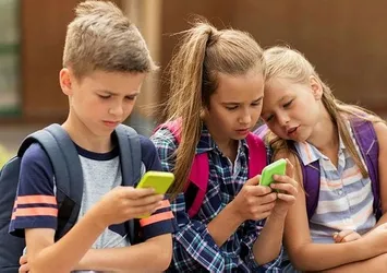 Çin'de çocukların okulda cep telefonu kullanması yasaklandı