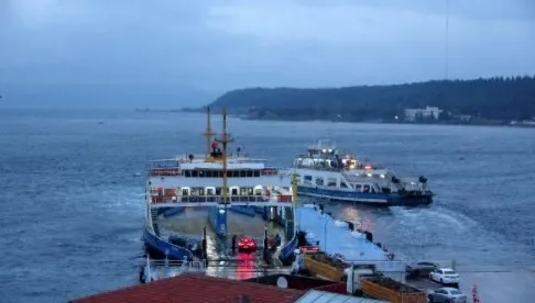canakkalede-feribot-seferlerine-olumsuz-hava-kosullari-etkisi-tum-seferler-iptal-1641881211924.jpg Çanakkale'de feribot seferlerine olumsuz hava koşulları etkisi: Tüm seferler iptal - 1