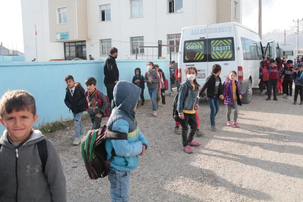 Bitlis halkı tedirgin! Kuduz vakasının yaşandığı bölgede başıboş köpekler tehlike saçıyor - 2
