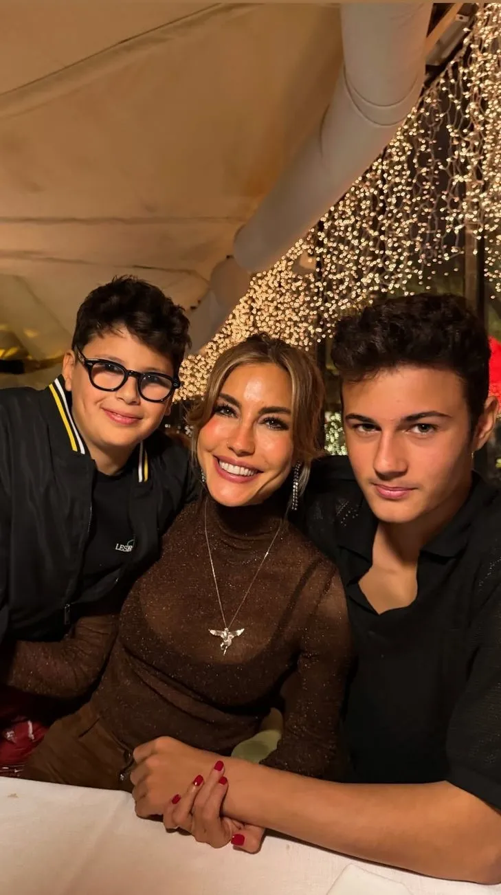 cagla-sikelden-samimi-itiraflar-topalliyorum-ama-iyiyim-1774512734084.jpg Çağla Şıkel'den sağlık açıklaması: "Topallıyorum ama iyiyim" - 2