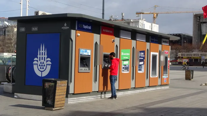 Son dakika: Ekrem İmamoğlu vatandaşa verdiği sözü tutmadı! İBB’nin tarihi Taksim Meydanına koyduğu ATM’ler büyük tepki çekti - 4