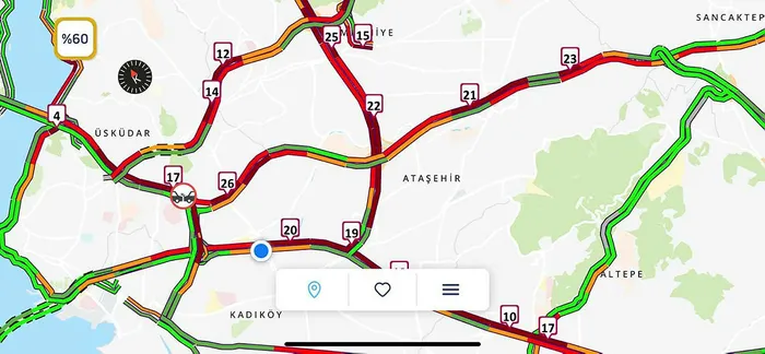 Son dakika: İstanbulluların çilesi sürüyor! Metrobüs arızası nedeniyle Edirnekapı durağında araç kuyruğu oluştu - 4