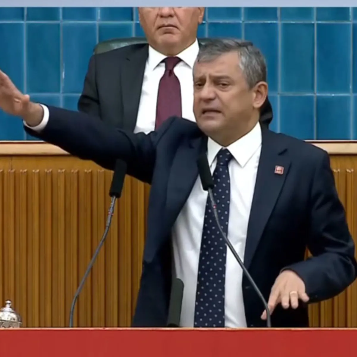 Özgür Özel'in yeni parti kuruluşu için başvuru günü