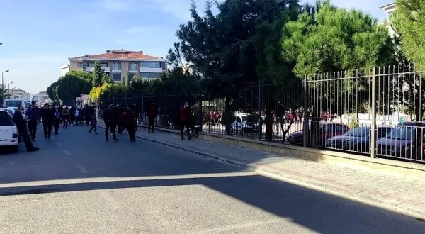 lisede-beden-ogretmeninin-cesedi-bulundu-okul-bosaltildi-1636462661753.jpg Lisede beden öğretmeninin cesedi bulundu! Okul boşaltıldı - 1