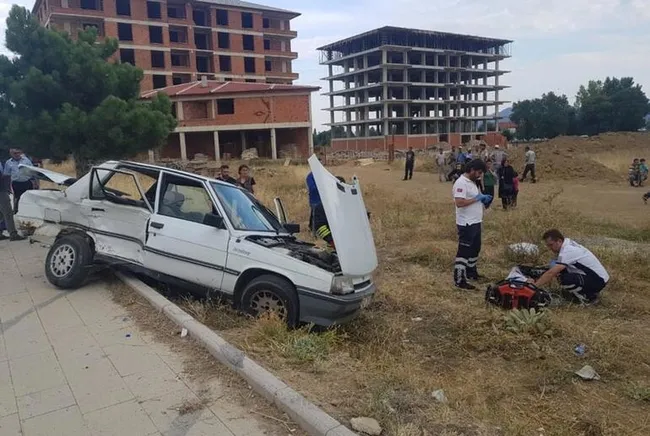 Konya'da iki otomobil çarpıştı! 14 yaşındaki Enes hayatını kaybetti - 2