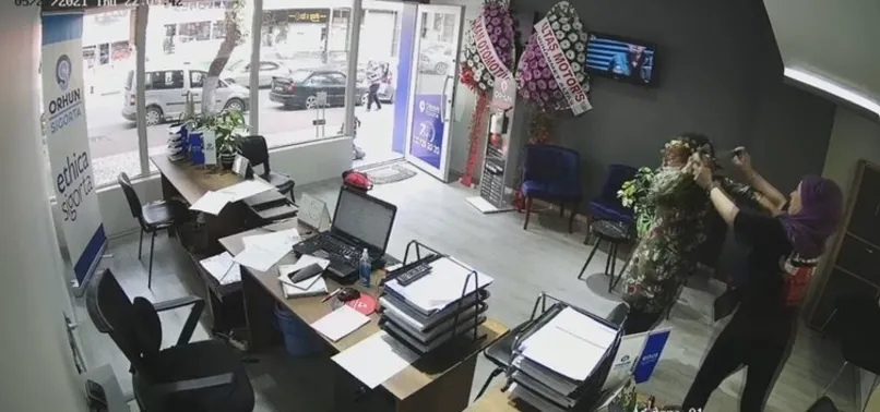 Karabük'te dehşet dolu anlar! Bıçaklı saldırdı neye uğradığını şaşırdı! O anlar kamerada
