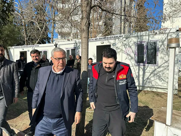 1677047428177.jpg Ağrı Belediye Başkanı Savcı Sayan Kahramanmaraş'ta! Devletin gücünü her yerde hissedebilirsiniz - 1