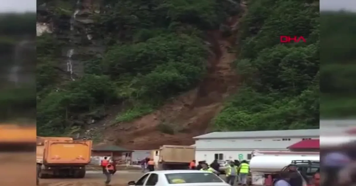 Son dakika: Rize'de heyelan anı kamerada