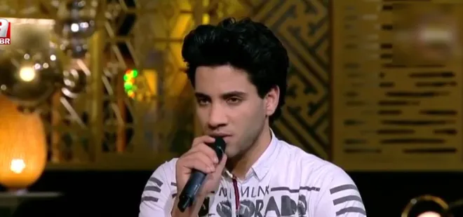 Kabe imamlarının taklidini aslı gibi yapıyor! Mahmud Fadl dinleyenleri şaşkına uğrattı