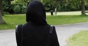 Berlin’de başörtülü kadına ırkçı saldırı