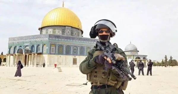 Mescid-i Aksa’ya defalarca baskın yaptılar! İsrail polisi koruma altına aldı