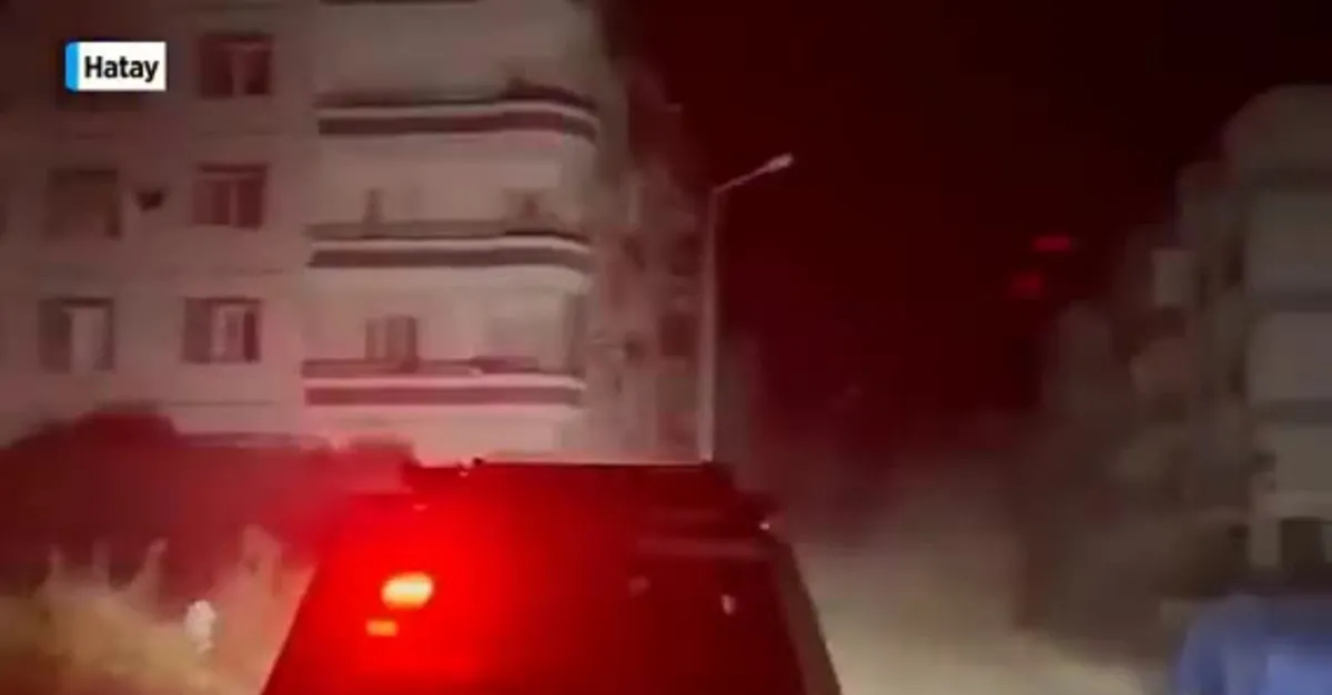 Hatay'daki 6.4'lük deprem anı kamerada