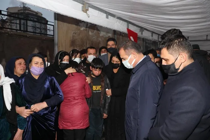İşçilerin cenazesine katılmayan HDP'den uyuşturucu kuryesinin ailesine destek ziyareti! Vatandaşlar büyük tepki gösterdi - 3