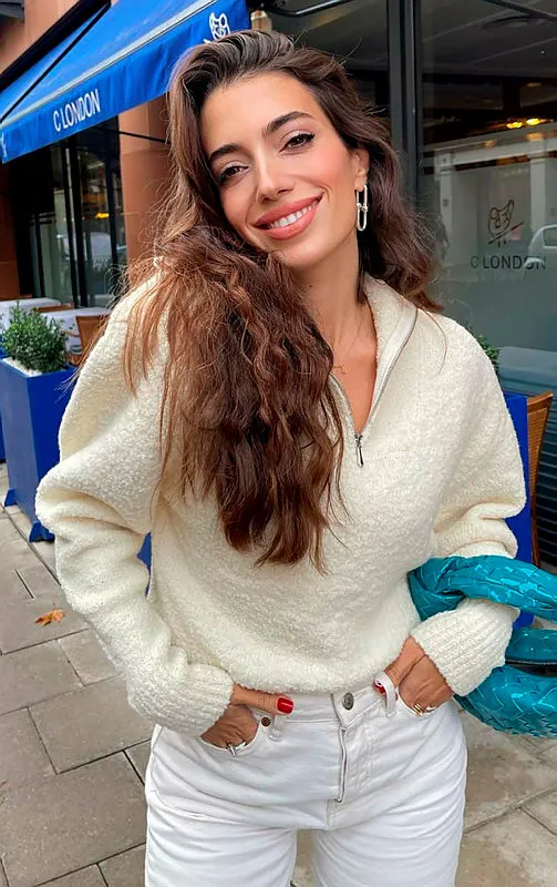 Burcu Esmersoy Rachel Araz’ı ti’ye aldı! Paylaşımlarıyla alay etti