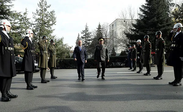 bakan-akar-ozbekistan-savunma-bakani-kurbanov-ile-gorustu-1669230452315.jpg Bakan Hulusi Akar ve Özbekistan Savunma Bakanı Kurbanov'dan açıklamalar! "Önemli anlaşmalara imzalar atıldı" - 2