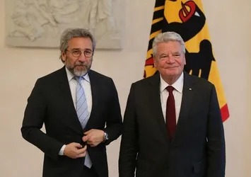 Can Dündar'dan küstah tweet