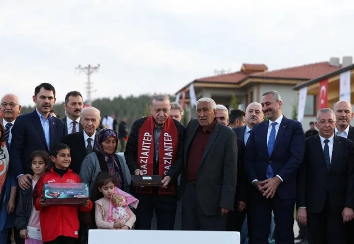 Başkan Erdoğan Gaziantep'te köy evinde vatandaşlarla bir araya geldi