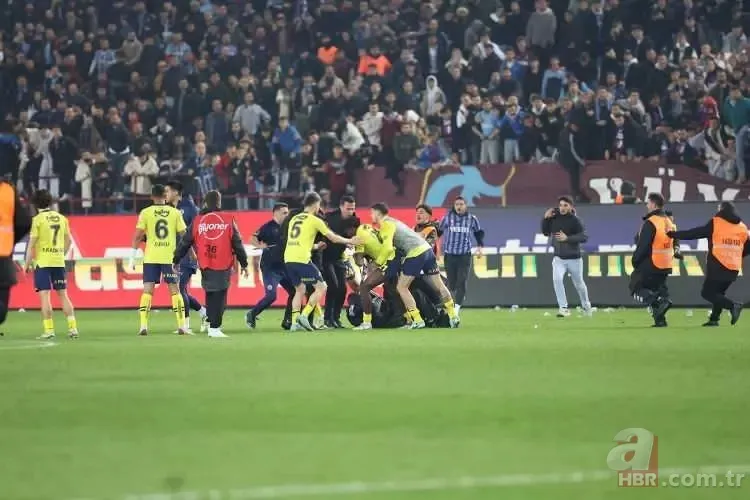 Fenerbahçeli Oosterwolde'den Trabzonspor taraftarına çirkin el hareketi! Olayların fitilini ateşledi 19