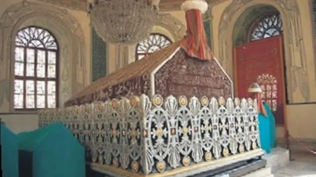 Bursa'da CHP'li belediyeden ecdada saygısızlık! Skandal sergi tepkilere neden oldu