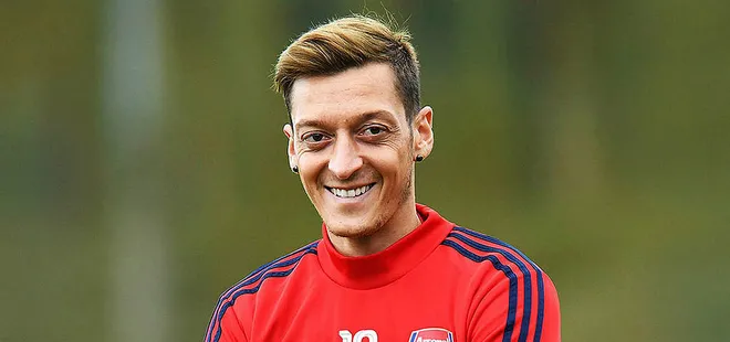 Mesut Özil'den heyecanlandıran Fenerbahçe paylaşımı