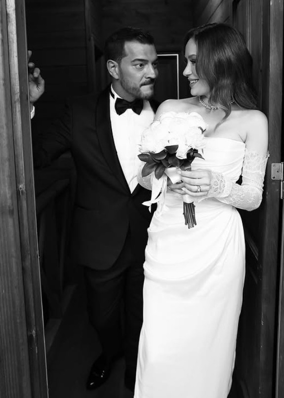 kurulus-orhanin-en-tatli-misafiri-cagri-sensoy-kizina-obayi-gezdirdi-1771913708920.jpg Kaynak: Instagram