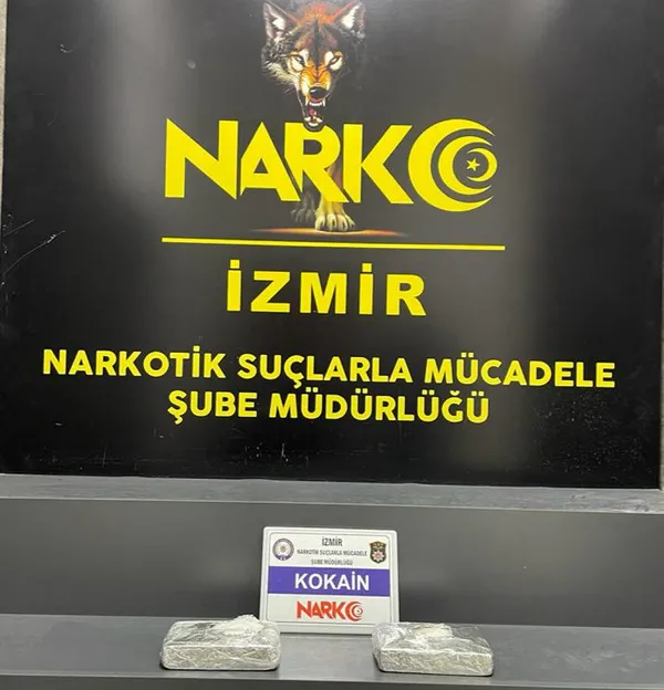 İzmir'de uyuşturucu tacirlerine operasyon: Otogarda 2 kilogram kokain ele geçirildi - 1