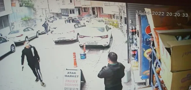 İstanbul’da baba ve oğluna dehşeti yaşattı! Silahlı maganda kamerada