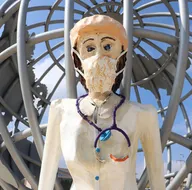 Kötü heykelde devrim yaptılar! Denizli CHP’nin Sağlık Parkı’nı tartışıyor