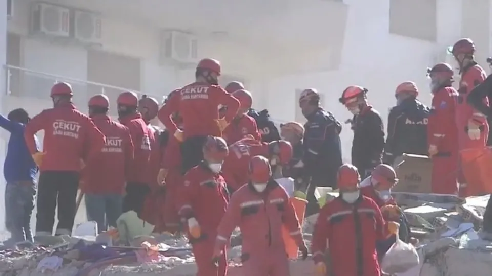 İzmir’de evinde çatlak olan vatandaşlar aman dikkat! Uzman isim A Haber’de uyardı