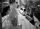 Sokakta silahlı kovalamaca güvenlik kamerasında