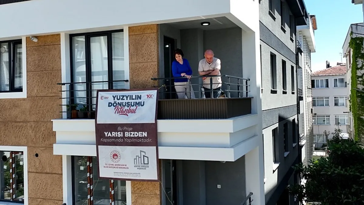 Bakan Kurum’dan ‘Yarısı Bizden’ paylaşımı! Yuvasını yenileyen vatandaşlardan net mesaj: Biz devletimizi arkamıza aldık