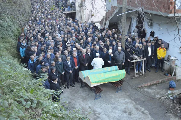 kuzey-marmara-otoyolundaki-kazada-hayatini-kaybedenlerden-2si-giresunda-topraga-verildi-1703854611391.jpg Kuzey Marmara Otoyolu'ndaki kazada hayatını kaybedenlerden 2’si Giresun’da toprağa verildi - 4