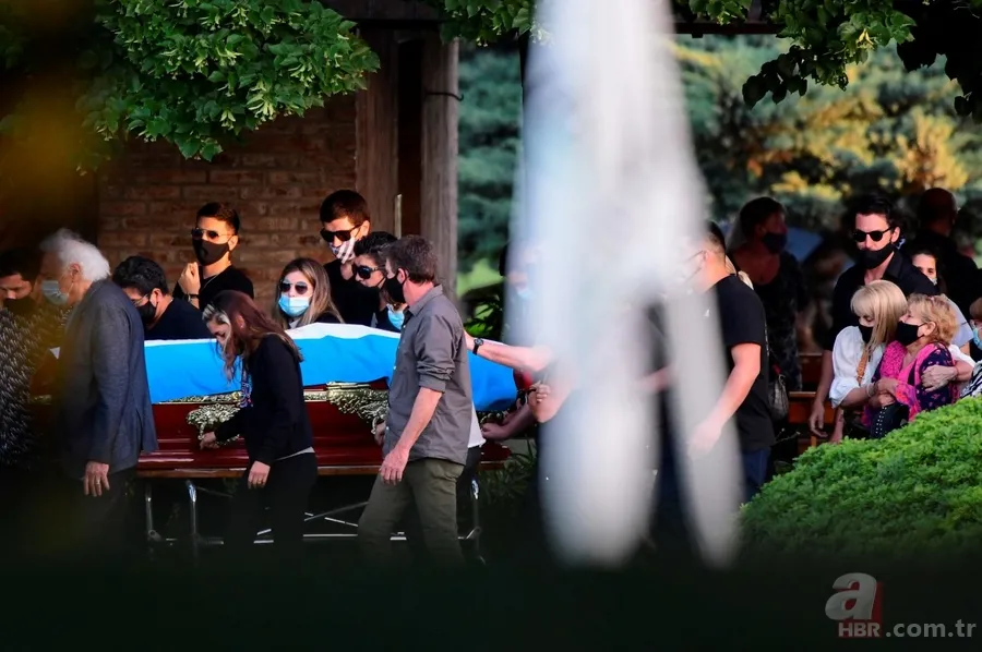 Diego Armando Maradona'nın hayranlarıyla polis arasında arbede | Arjantin'de milyonlar Maradona'ya veda etti... 11