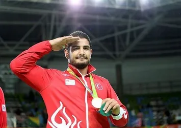 Taha Akgül madalyasını şehitlere adadı!