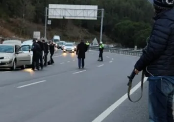 Bu plakaya dikkat! Görenler polisi arasın