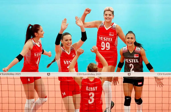 turkiye-hollanda-2021-cev-avrupa-kadinlar-voleybol-sampiyonasi-ucunculuk-maci-canli-anlatim-izle-1630772080548.jpg Filenin Sultanları Avrupa üçüncüsü! Türkiye 3-0 Hollanda (MAÇ SONUCU-ÖZET) - 5