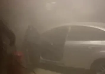 İstanbul’da AVM’nin otoparkında araç yangını