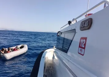 İzmir açıklarında 60 düzensiz göçmen kurtarıldı