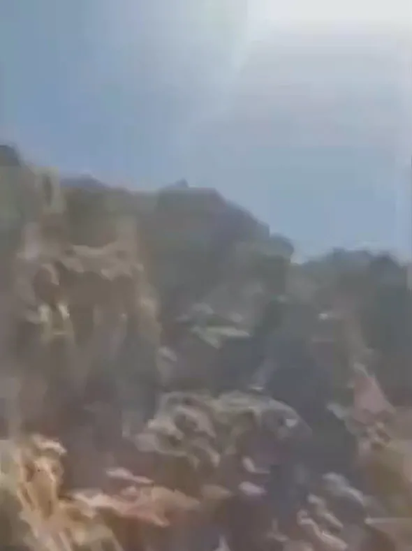 ucurumdan-atlayan-eski-futbolcu-mourad-lamrabatte-hayatini-kaybetti-olume-giden-atlayisi-esi-saniye-saniye-kay-1652854750066.jpg Uçurumdan atlayan eski futbolcu Mourad Lamrabatte hayatını kaybetti! Ölüme giden atlayışı eşi saniye saniye kaydetti - 1