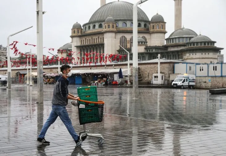 Kısıtlama sonrası Taksim hareketlendi! Havadan böyle görüntülendi