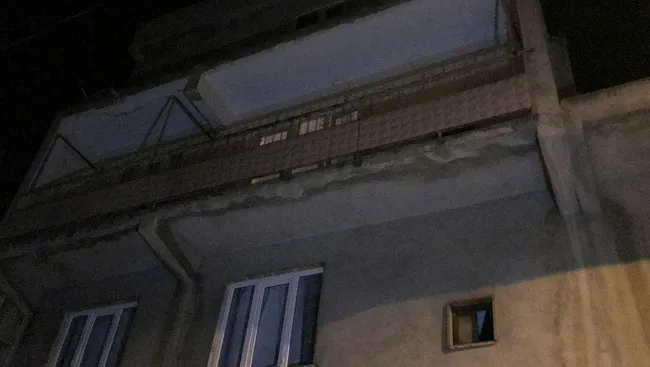 Bursa’da kıskançlık krizine giren koca, balkonda eşini 9 yerinden bıçakladı - 4