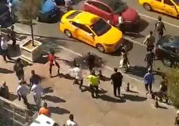 İstanbul'un göbeğinde cam silici terörü! Bıçakla ve sopalarla mekan bastılar